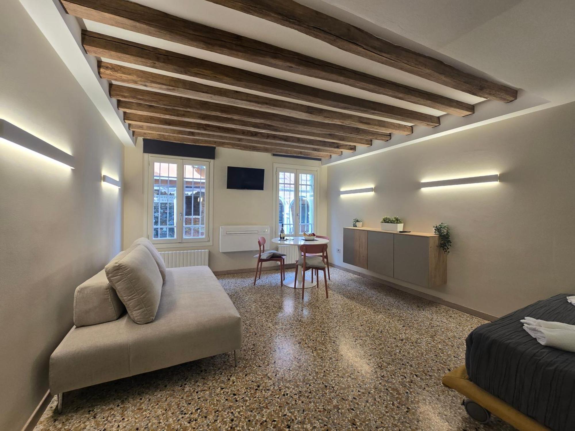 Cozy Studio With Canal View Venice Exterior photo