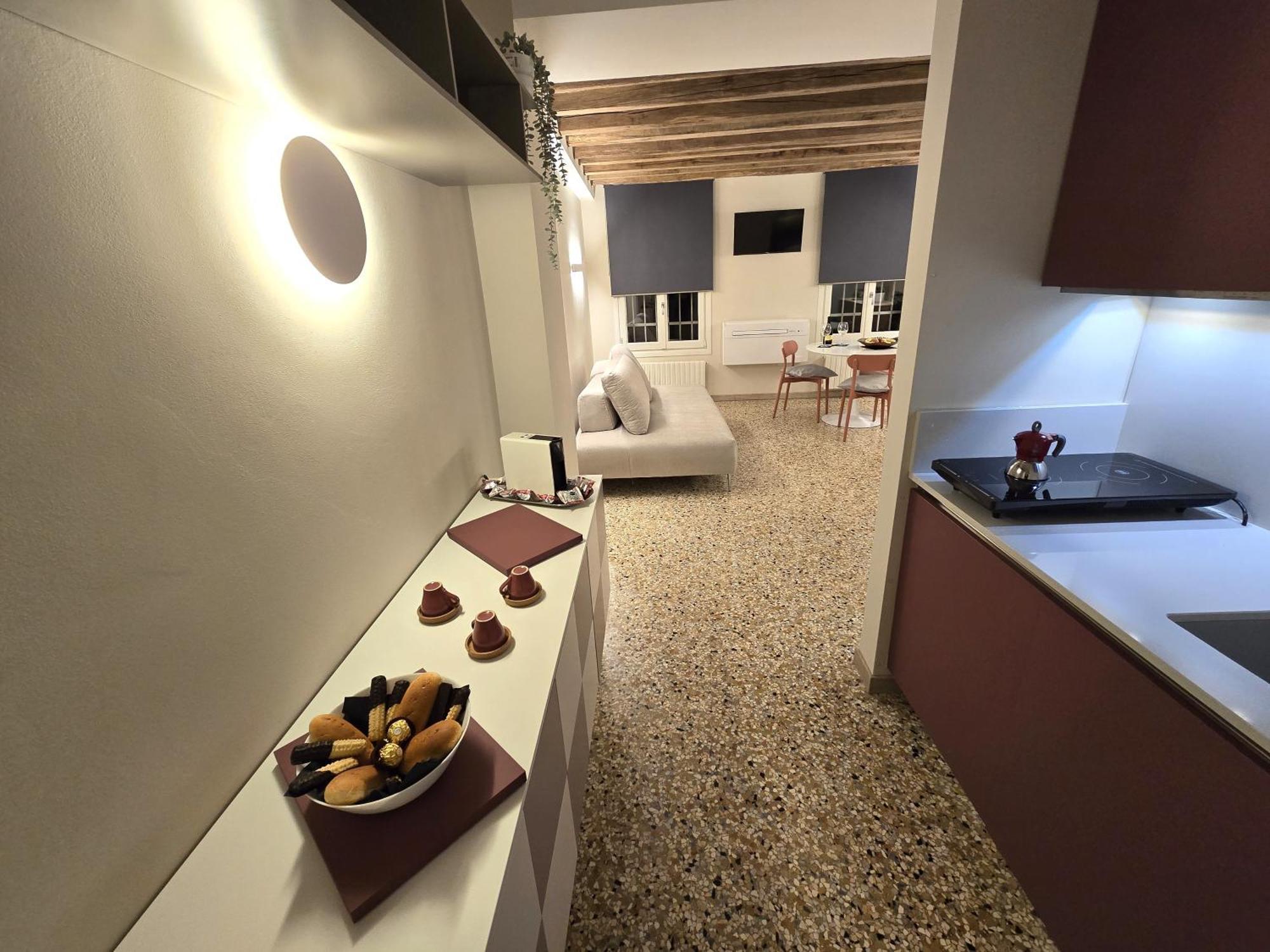Cozy Studio With Canal View Venice Exterior photo
