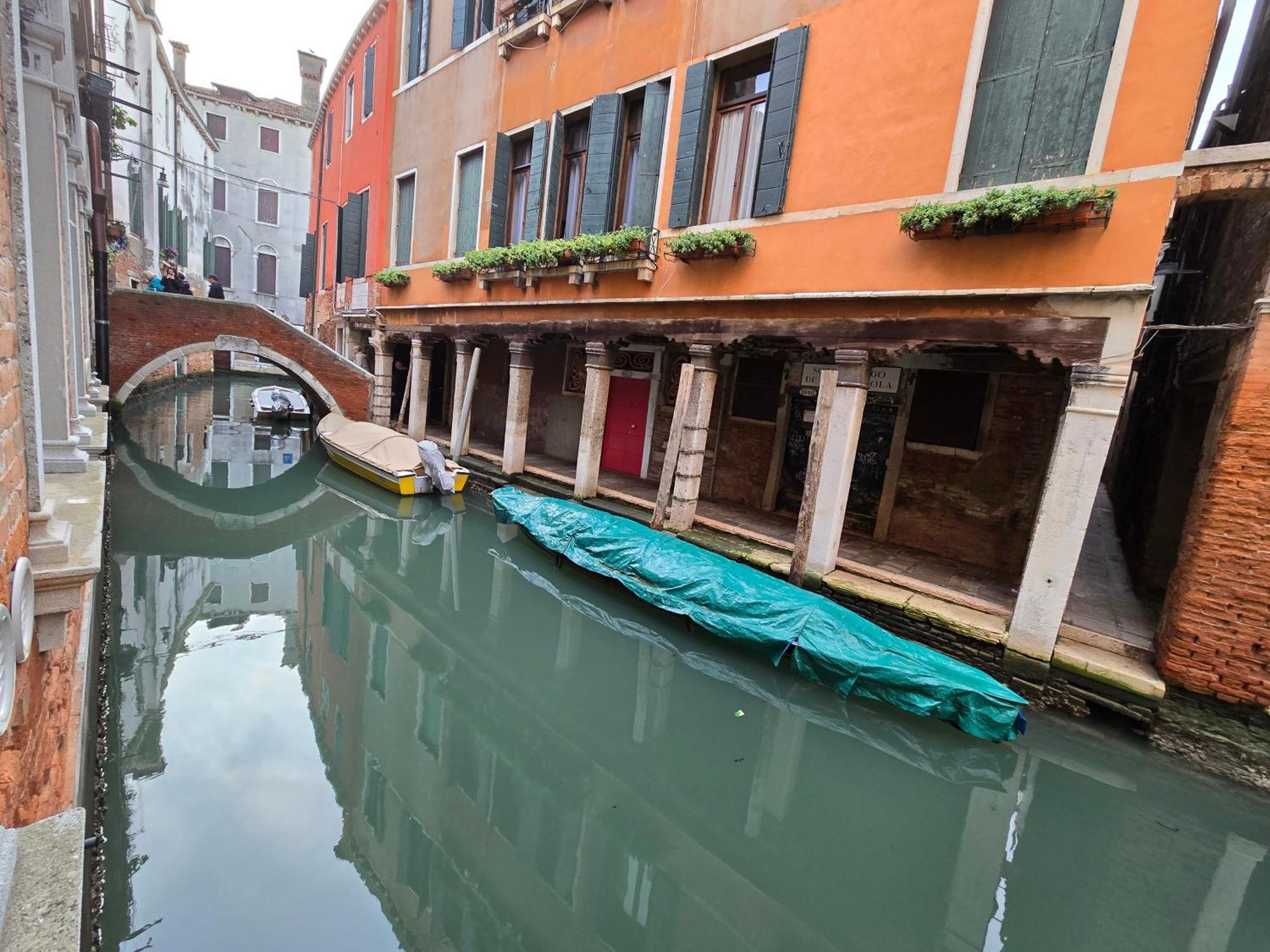 Cozy Studio With Canal View Venice Exterior photo