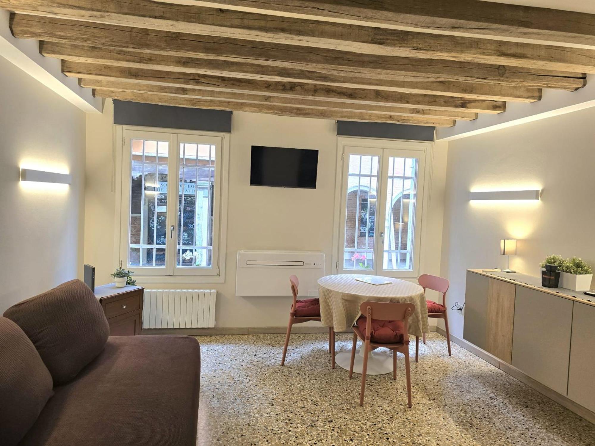 Cozy Studio With Canal View Venice Exterior photo