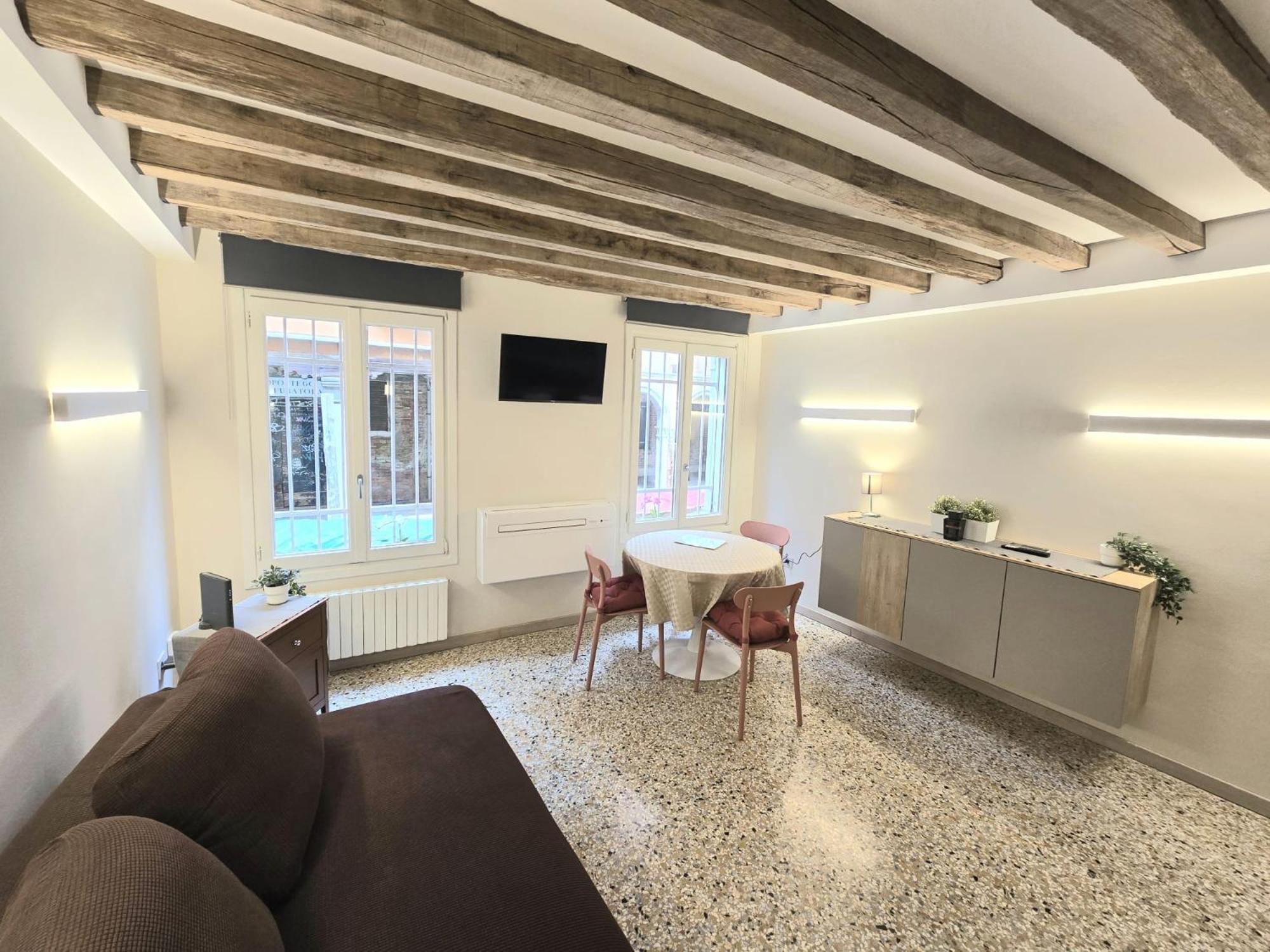 Cozy Studio With Canal View Venice Exterior photo